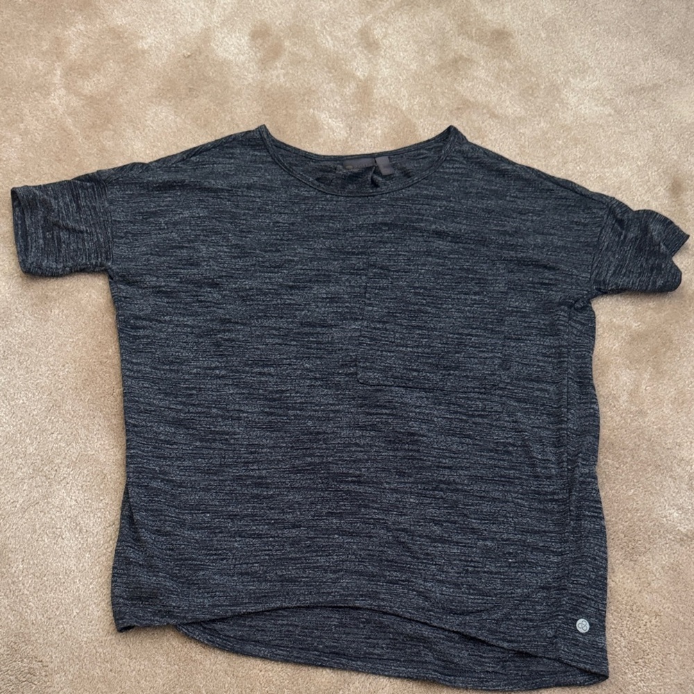 Zella Dark Heather Gray Women’s Short Sleeve Shirt Size Small.